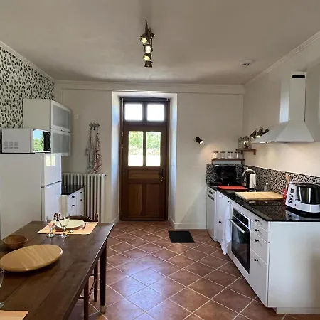 Hébergement de vacances Romantique Au Château De Bisseret Avec Golf Et Grandes Randonnées - Fr-1-489-438